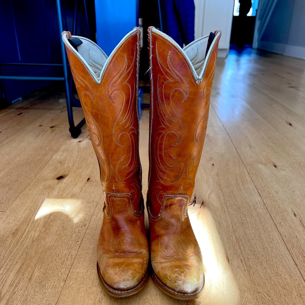 Tan Vintage Dingo Cowboy Boots